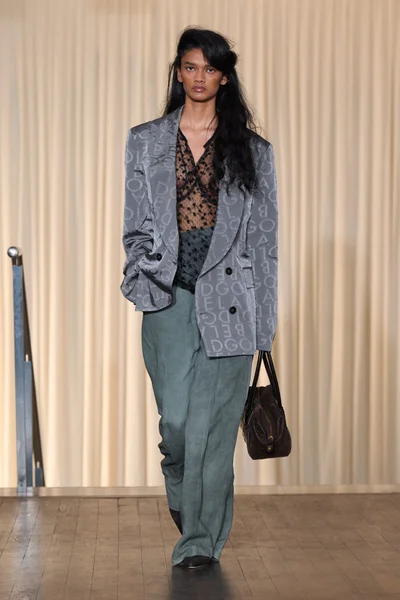 Look 32